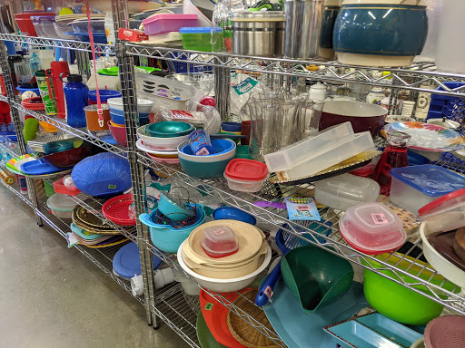 Thrift Store «Goodwill Store & Donation Center in Evanston», reviews and photos, 1916B Dempster St, Evanston, IL 60202, USA