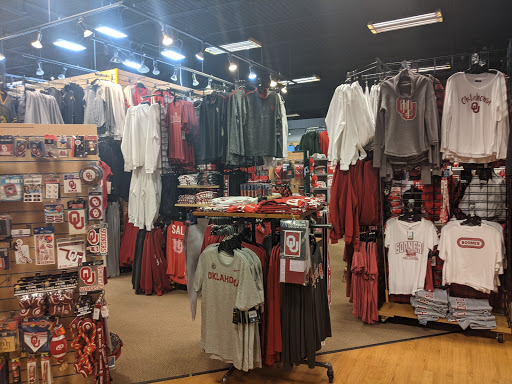 Sportswear Store «Rally House Boardwalk», reviews and photos, 8650 N Boardwalk Ave, Kansas City, MO 64154, USA