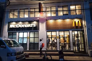 McDonald's Muralla image