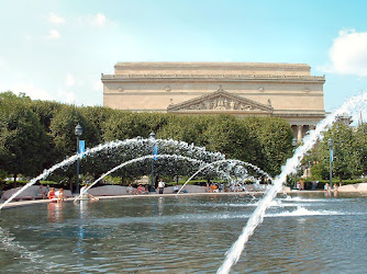 The fountain at the National Gallery of Art Sculpture Garden