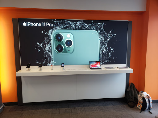 Cell Phone Store «AT&T», reviews and photos, 917 Randall Rd, St Charles, IL 60174, USA