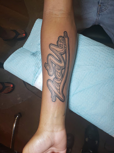 Tattoo Shop «Sinners & Saints Tattoo», reviews and photos, 252 S Highland Ave, Pittsburgh, PA 15206, USA