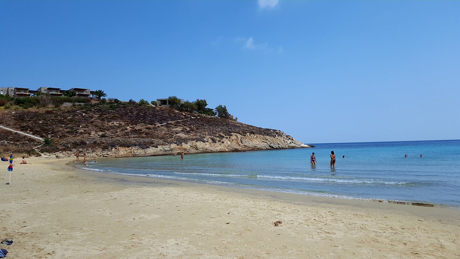 Photo of Psili Ammos beach and its beautiful scenery