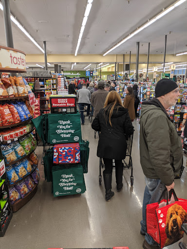 Supermarket «Giant Eagle Supermarket», reviews and photos, 14100 Detroit Ave, Lakewood, OH 44107, USA