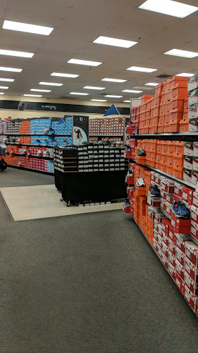Shoe Store «Shoe Carnival», reviews and photos, 3408 S Glenstone Ave, Springfield, MO 65804, USA