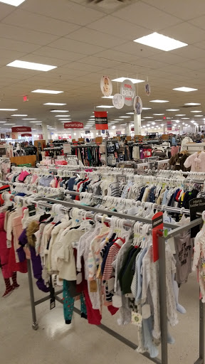 Department Store «T.J. Maxx & HomeGoods», reviews and photos, 111 Taunton St, Plainville, MA 02762, USA