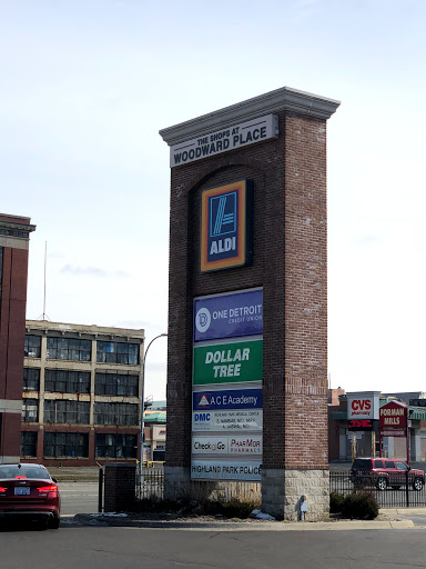 Supermarket «ALDI», reviews and photos, 15111 Woodward Ave, Highland Park, MI 48203, USA