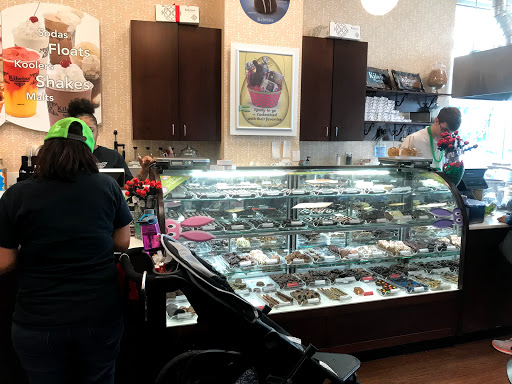 Chocolate Shop «Kilwins Little Rock», reviews and photos, 415 President Clinton Ave, Little Rock, AR 72201, USA