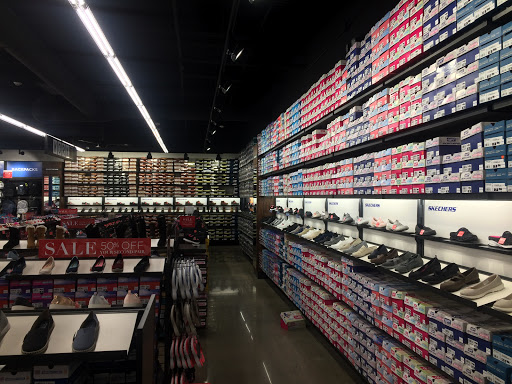 Shopping Mall «Grand Prairie Premium Outlets», reviews and photos, 2950 I-20 Frontage Rd, Grand Prairie, TX 75052, USA