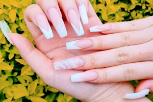 Royal Nails & Waxing