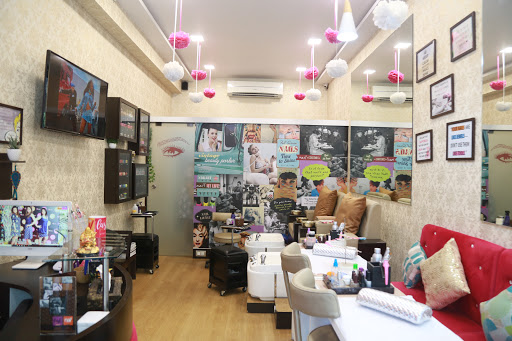 Nail Lounge & Lash Bar