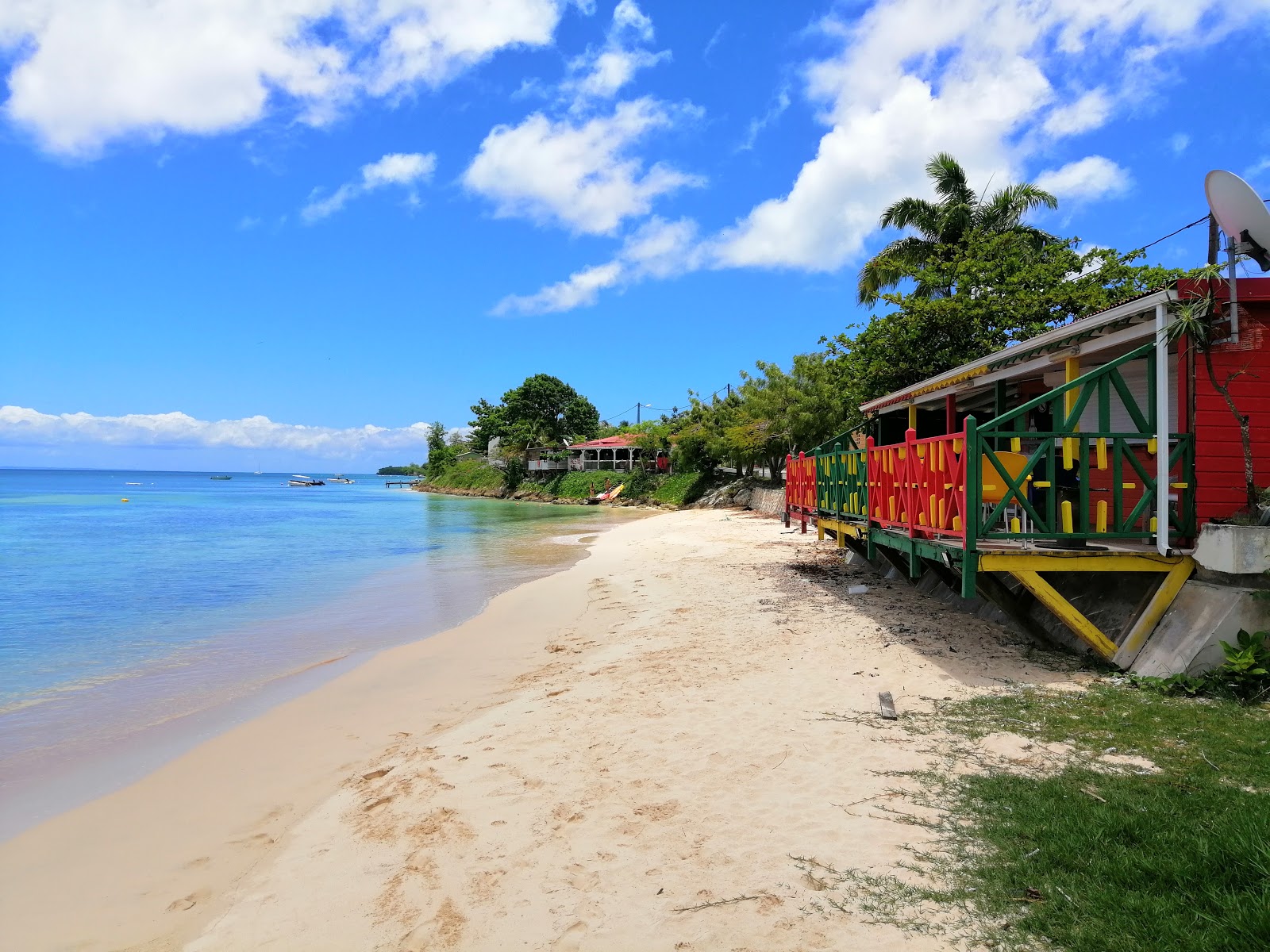 Foto de Saint-Louis Beach II com areia brilhante superfície