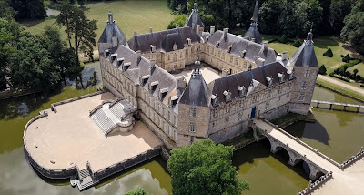 Château de Sully en Bourgogne à Sully