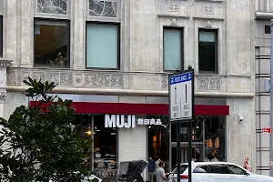 MUJI Fifth Avenue image