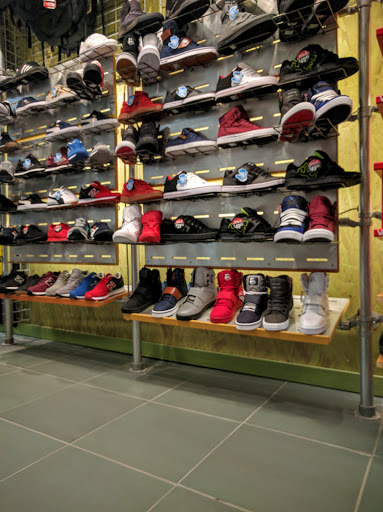 Shopping Mall «Livingston Mall», reviews and photos, 112 Eisenhower Pkwy, Livingston, NJ 07039, USA