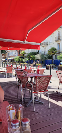 Atmosphère du Restaurant La guinguette du port à Thonon-les-Bains - n°8