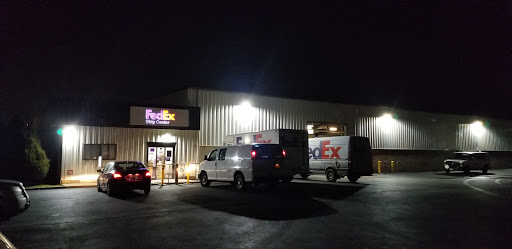 Shipping and Mailing Service «FedEx Ship Center», reviews and photos, 2400 Richmond Terrace, Staten Island, NY 10302, USA