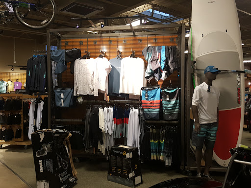 Camping Store «REI», reviews and photos, 1209 E Golf Rd, Schaumburg, IL 60173, USA