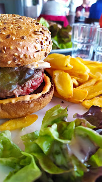 Hamburger du Restaurant français Le Grand Bleu à Saint-Gilles-Croix-de-Vie - n°3