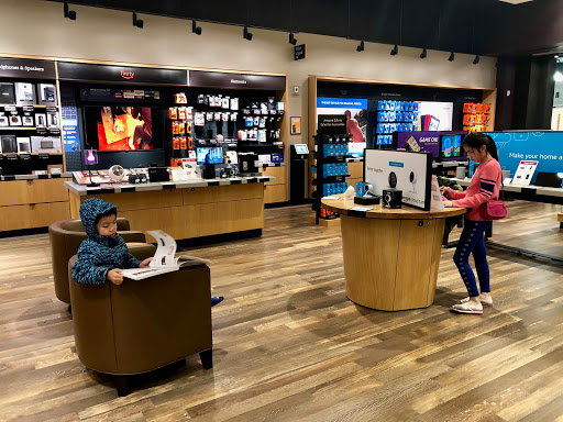 Book Store «Amazon Books», reviews and photos, 9585 SW Washington Square Rd, Portland, OR 97223, USA