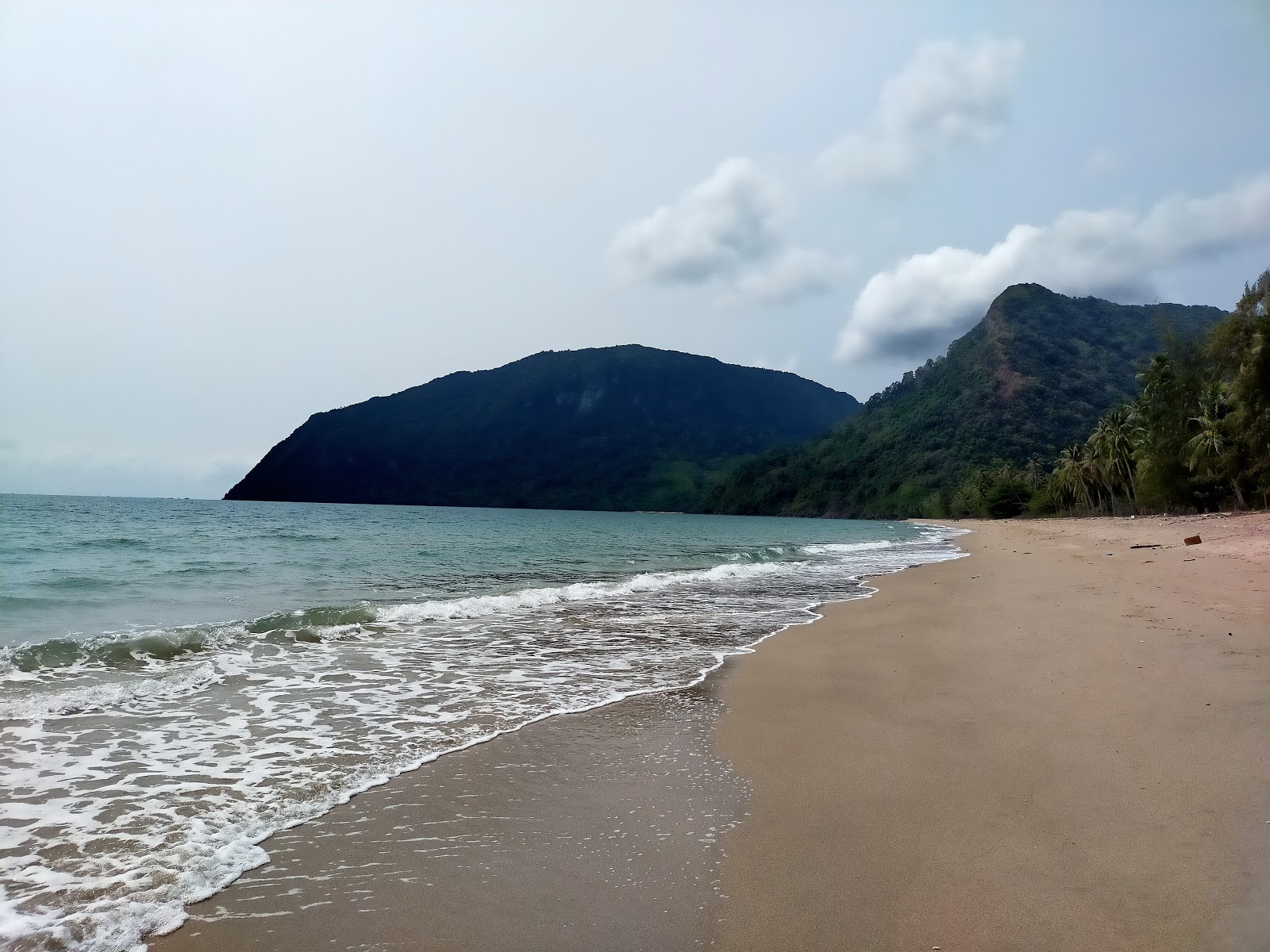 Photo de Ao Thong Ching avec plage spacieuse