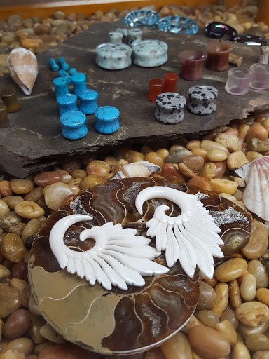 Tattoo Shop «Rabbits Den Tattoo Parlor», reviews and photos, 120 N Main St, Milltown, NJ 08850, USA