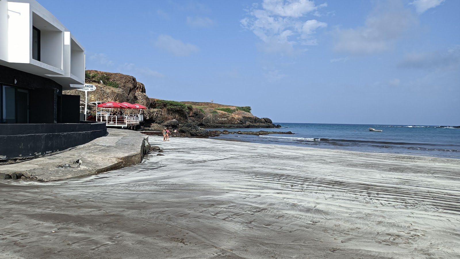 Foto van Praia Baixo met turquoise puur water oppervlakte