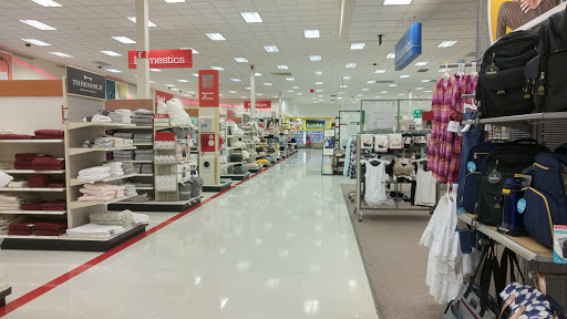 Department Store «Target», reviews and photos, 3885 E Main St, St Charles, IL 60174, USA