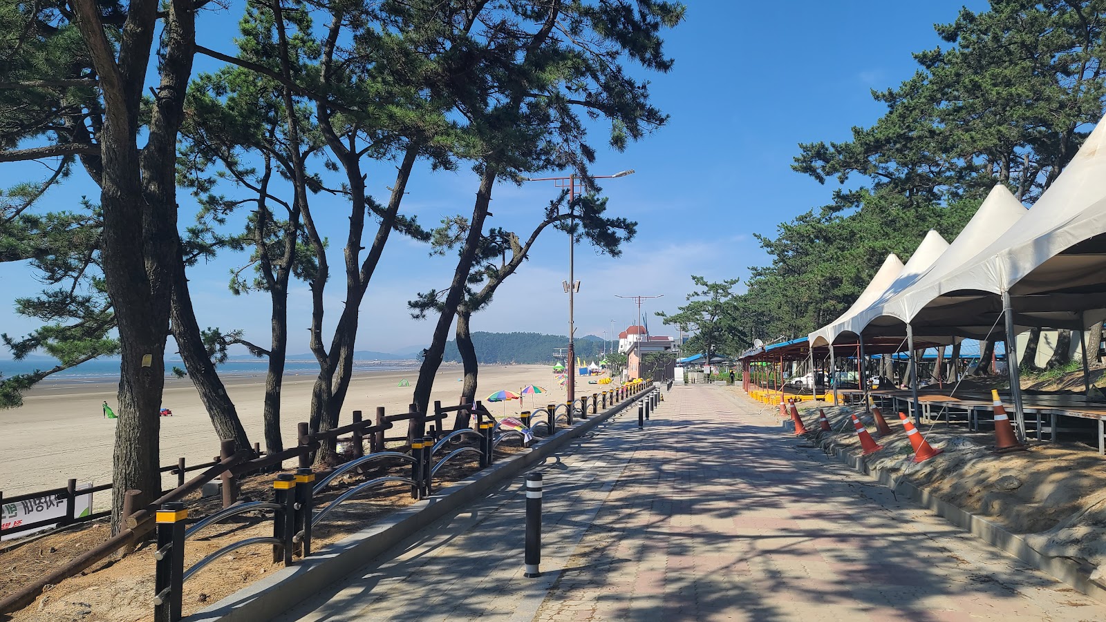 Zdjęcie Chunjangdae Beach - popularne miejsce wśród znawców relaksu