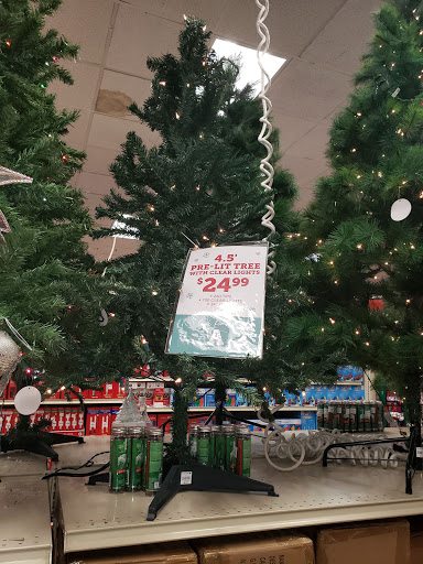 Shopping Mall «Aquidneck Shopping Centre», reviews and photos, 77 E Main Rd, Middletown, RI 02842, USA