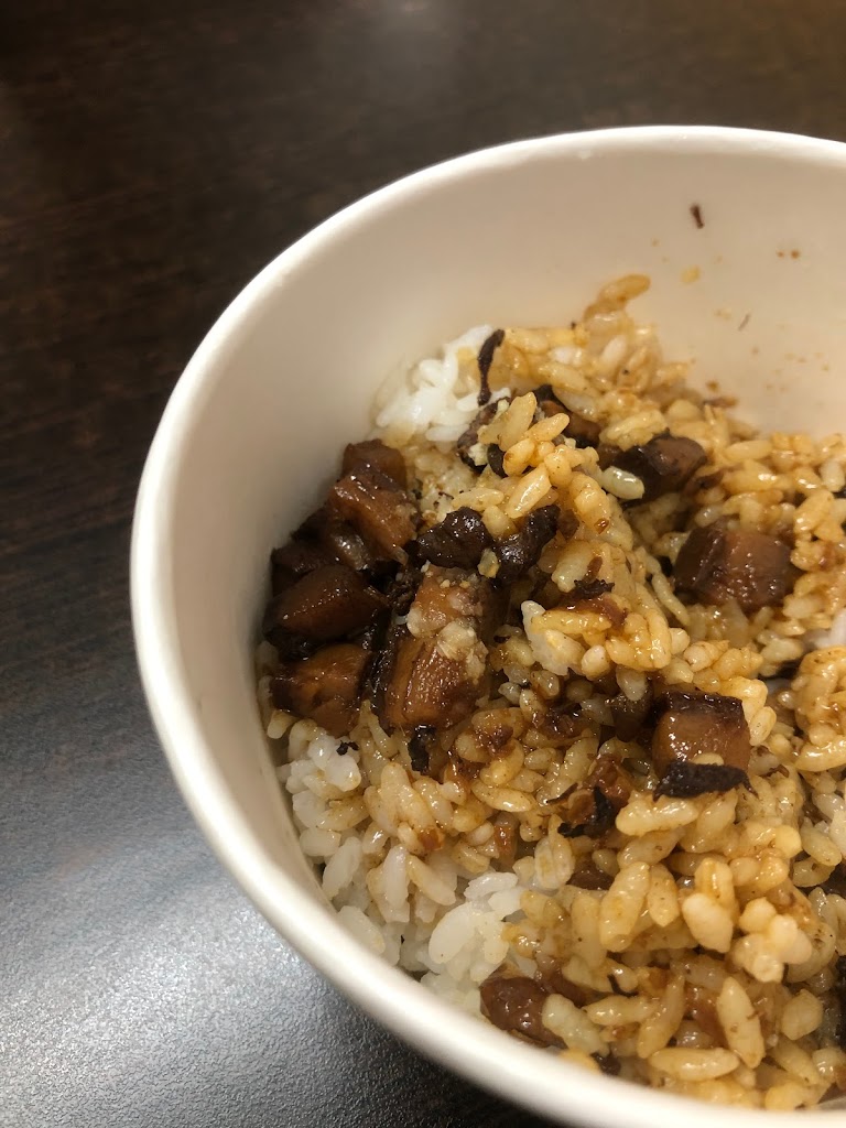 新港老店-和你見麵-豐原必吃大腸蚵仔麵線|推薦赤肉羹|銅板美食|推薦美食|必吃小吃|傳統美食推薦 的照片