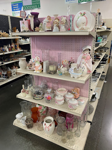 Thrift Store «Goodwill», reviews and photos