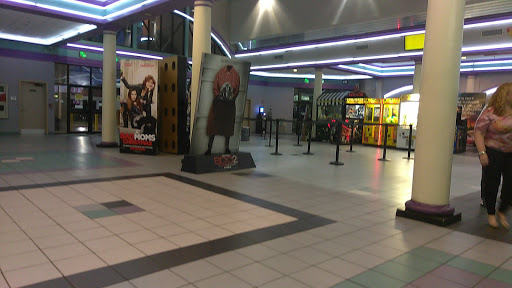 Movie Theater «Regal Cinemas Oakwood 18», reviews and photos, 2800 Oakwood Blvd, Hollywood, FL 33020, USA