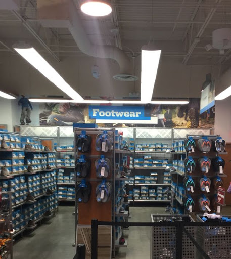 Sportswear Store «Columbia Sportswear Outlet Store at Tanger Outlets», reviews and photos, 4000 Arrowhead Blvd #710, Mebane, NC 27302, USA