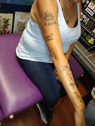 Tattoo Shop «Gold Coast Tattoo Studio», reviews and photos, 639 Lighthouse Ave, Monterey, CA 93940, USA