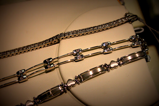 Jewelry Store «Jewelry World», reviews and photos, 26530 Bouquet Canyon Rd, Santa Clarita, CA 91350, USA