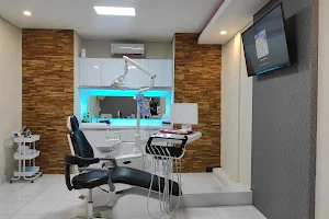 Dokter Gigi (Dentist) Nanda Pradana image