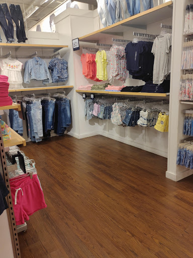 Clothing Store «Gap Factory Store», reviews and photos, 400 Fulton St, Brooklyn, NY 11201, USA