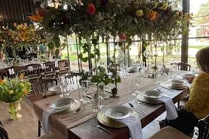 Salón y jardín de fiestas “La Casita” image