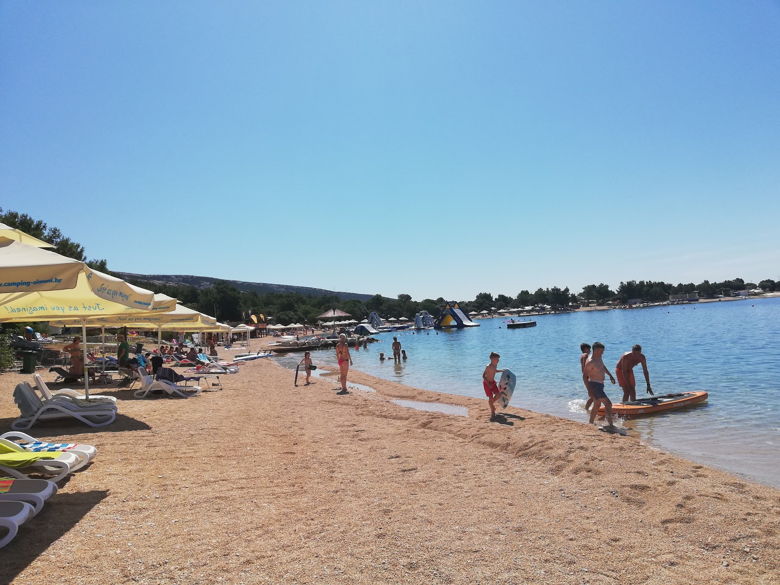 Simuni beach'in fotoğrafı - Çocuklu aile gezginleri için önerilir