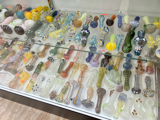 Tobacco Shop «Smoke Hut Smoke Shop», reviews and photos, 11902 Blue Ridge Boulevard g, Grandview, MO 64030, USA