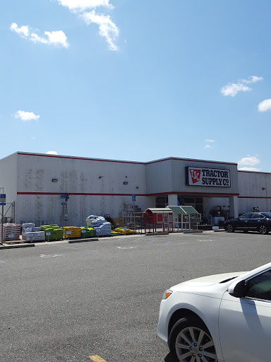 Home Improvement Store «Tractor Supply Co.», reviews and photos, 5743 W Tennessee St, Tallahassee, FL 32304, USA