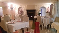 Atmosphère du Restaurant Les Oliviers à Brison-Saint-Innocent - n°3