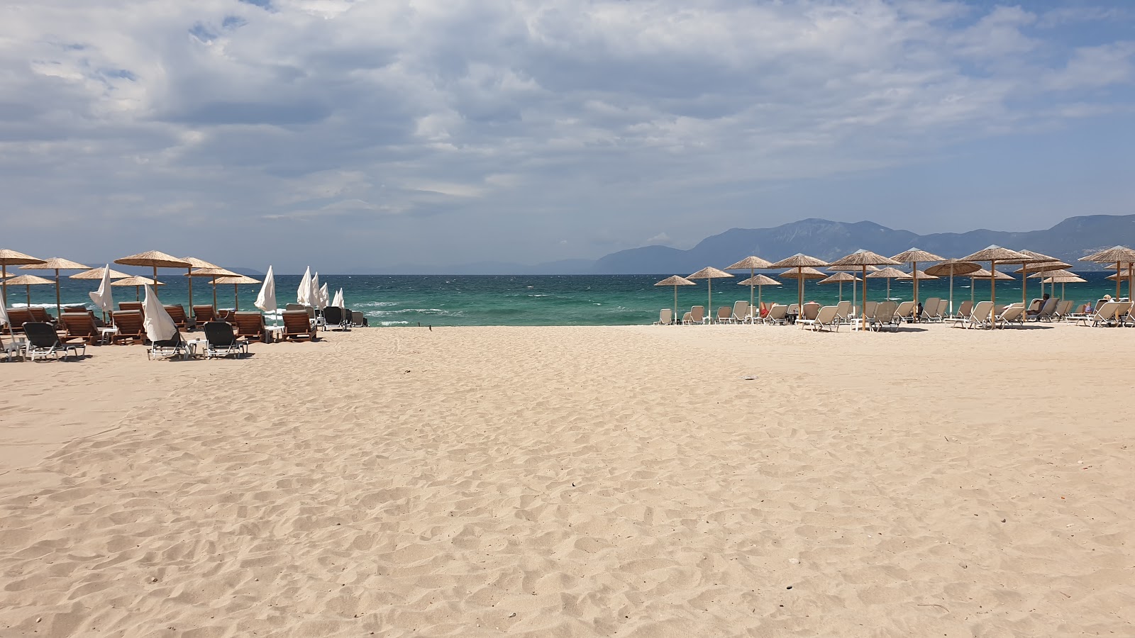 Foto af Alykes Strand - populært sted blandt afslapningskendere