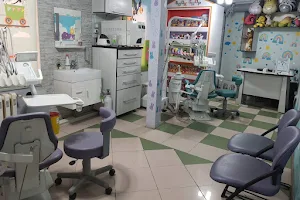 دندانپزشکی تخصصی کودکان image