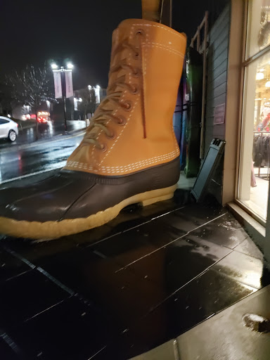 Clothing Store «L.L. Bean», reviews and photos, 340 Legacy Pl, Dedham, MA 02026, USA