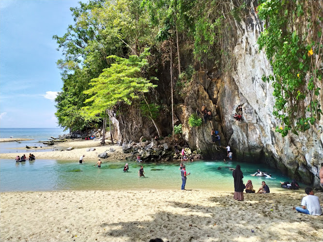 Pantai Tamborasi