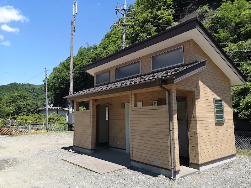 秋山公衆トイレ