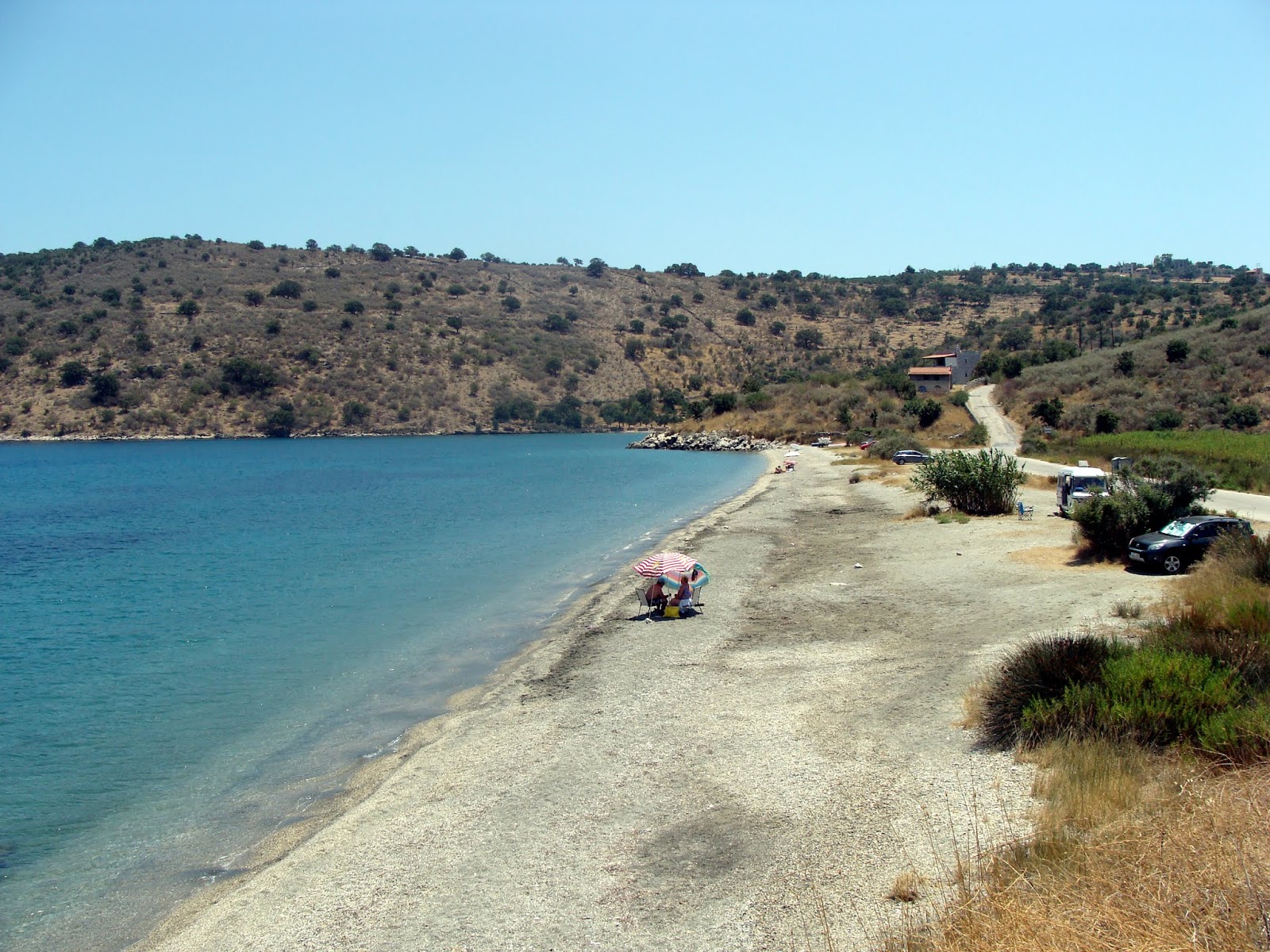 Photo de Kamares beach avec l'eau cristalline de surface