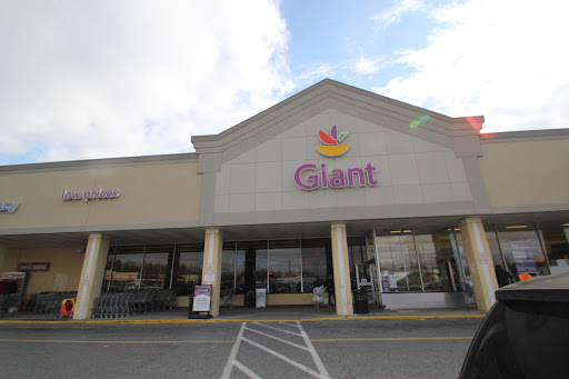 Giant, 7074 Allentown Rd, Camp Springs, MD 20748, USA, 